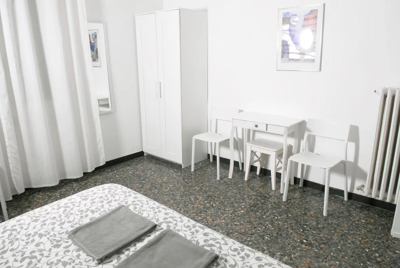 Hotel La Pergola Private Parking Vezzano Ligure Italien
